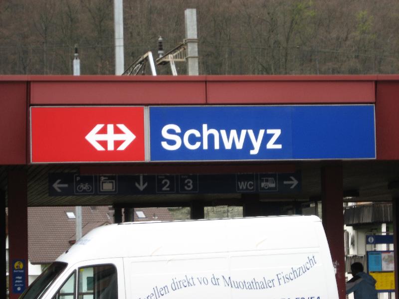 IMG_0671 Schwyz : Ursprung Landesname und -flagge